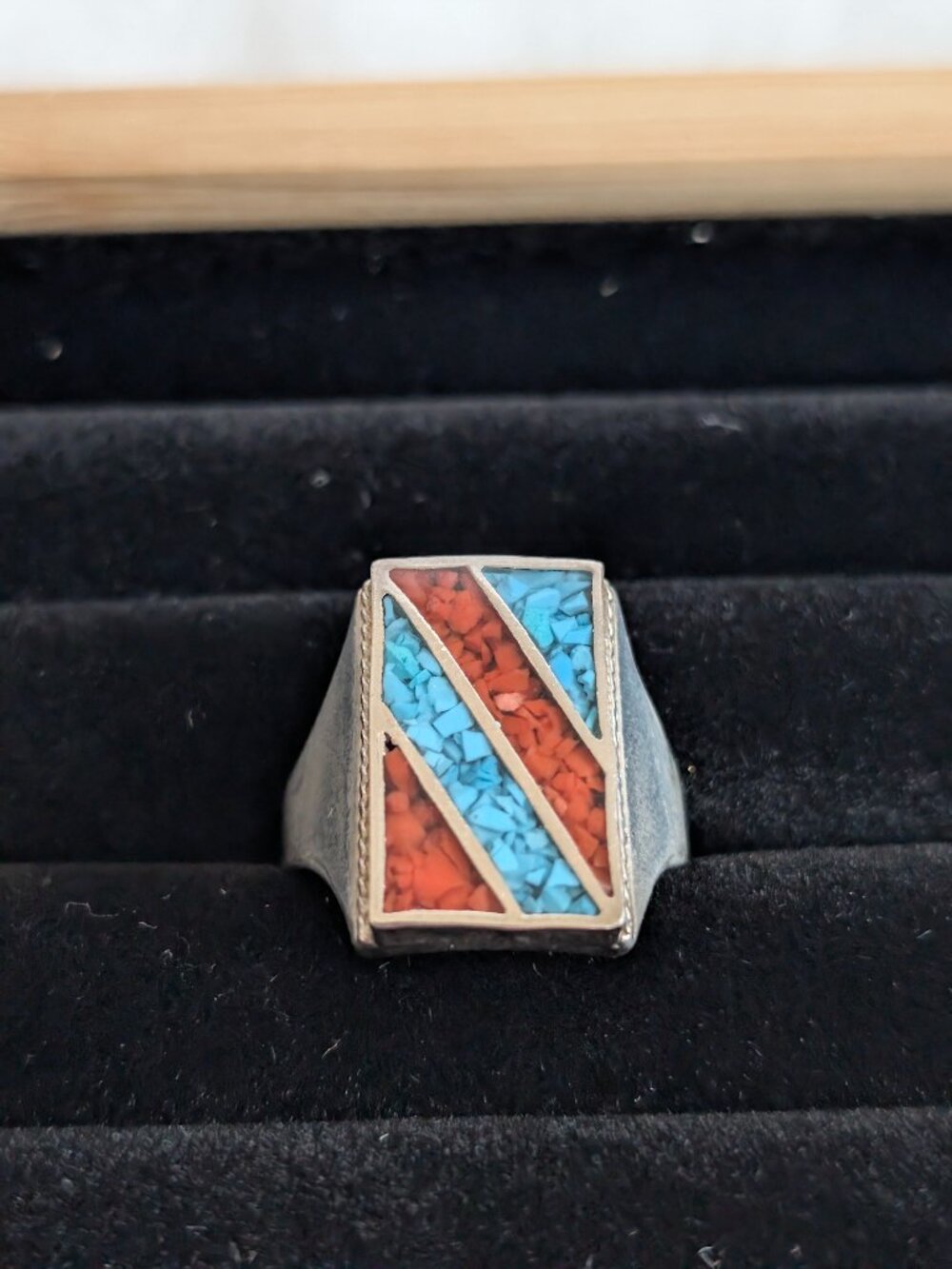Vtg Southwestern Silver toned with coral and Turquoise Chip Inlays Ring Size 9